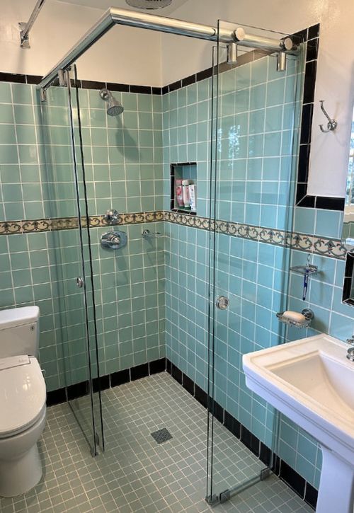 Curbless CornerOpening Double Sliding Shower